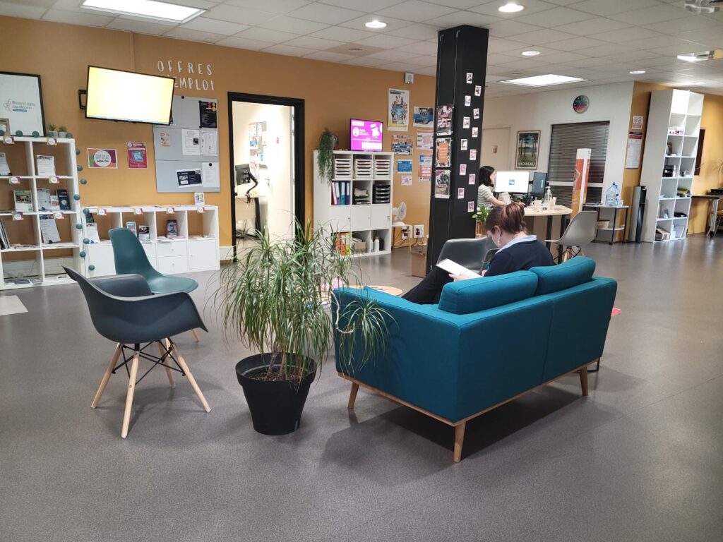 Espace d'accueil de la Mission Locale.